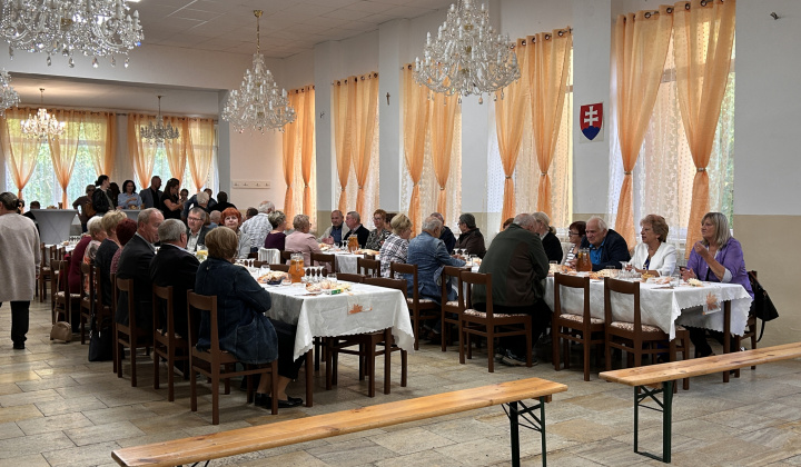 Október - mesiac úcty k starším 2026